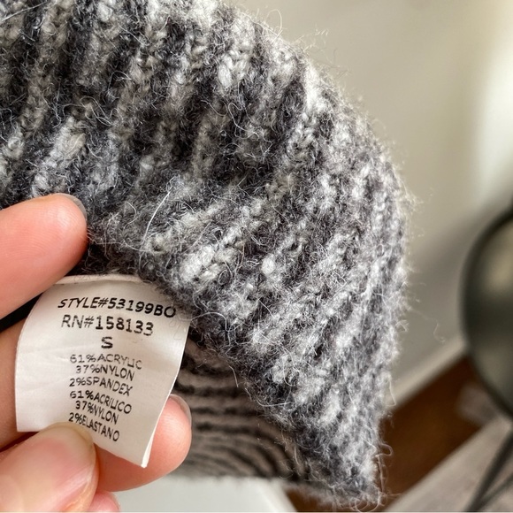 ANTHROPOLOGIE Bohme Gray and White Ribbed Crewneck Sweater Size S - Picture 8 of 11